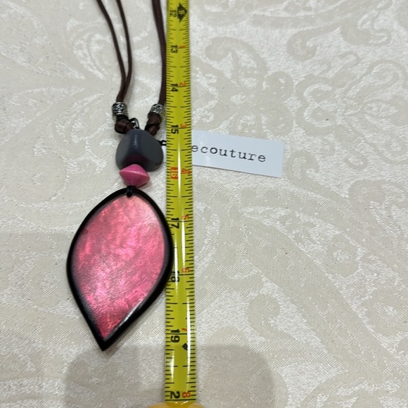 NWT decouture Adjustable Drop Leaf Pendant Necklace - Picture 4 of 8